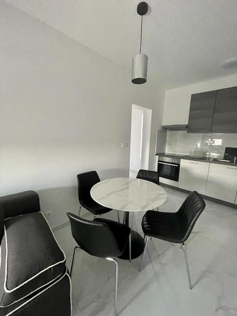 Nb Apartment *