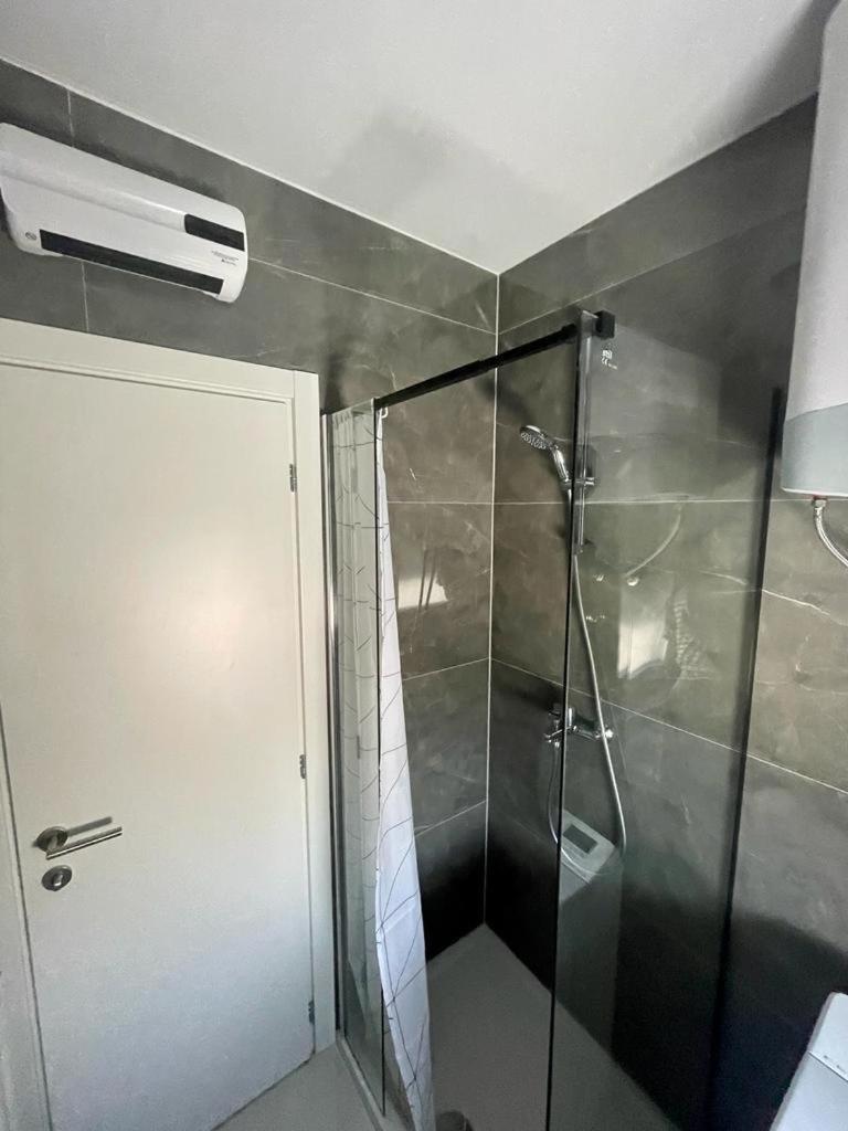 Nb Apartment Split